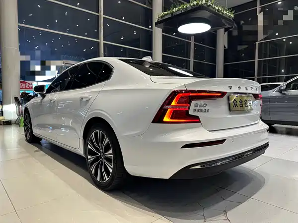 Volvo S60 2023, фото 4