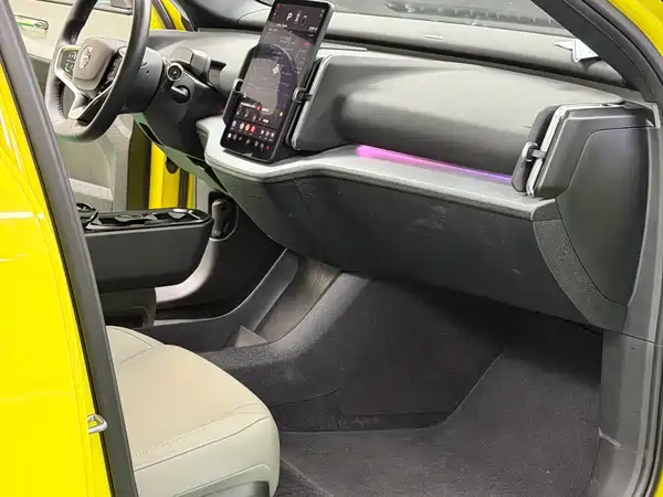 Volvo EX30 2025, фото 10