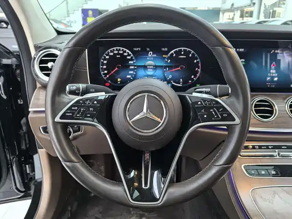 Mercedes-Benz E-Class 2023, фото 8