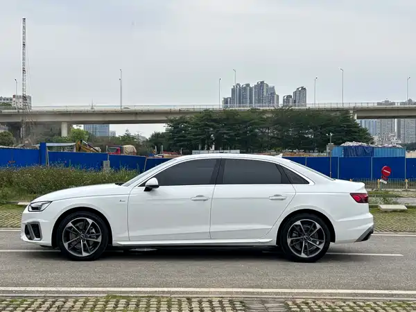 Audi A4L 2022, фото 3