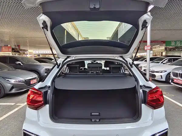 Audi Q2L 2022, фото 14