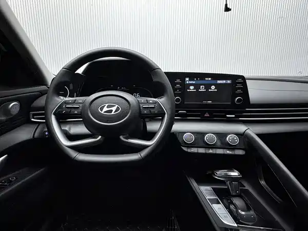 Hyundai Elantra 2023, фото 14