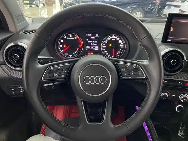 Audi Q2L 2022, фото 13