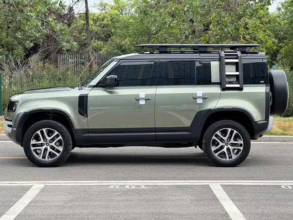 Land Rover Defender 2023, фото 8