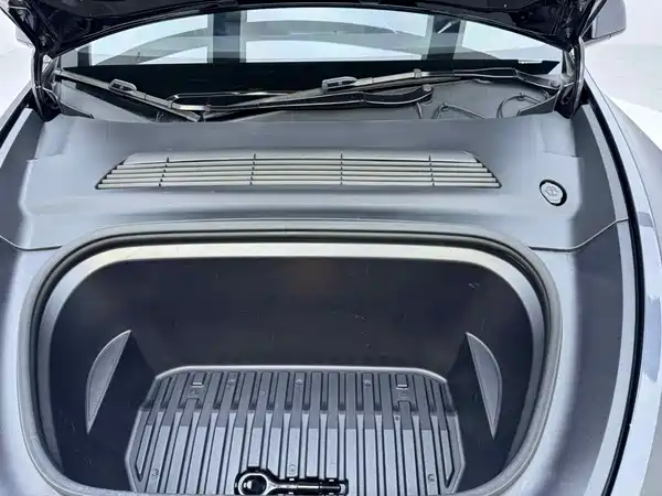 Tesla Model Y 2024, фото 24