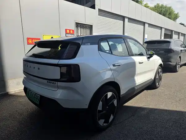 Volvo EX30 2025, фото 4