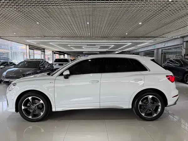 Audi Q3 2022, фото 6