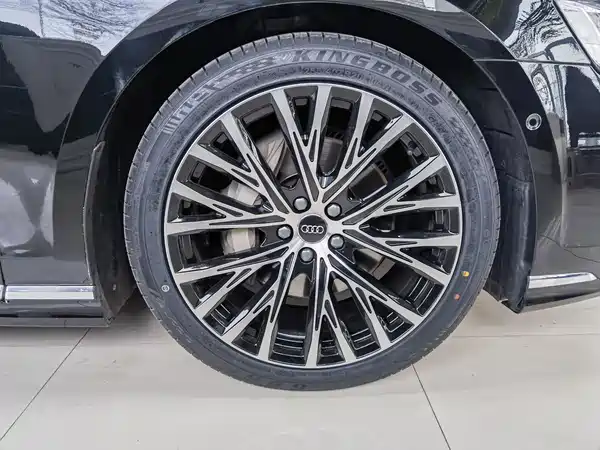 Audi A8 2023, фото 17