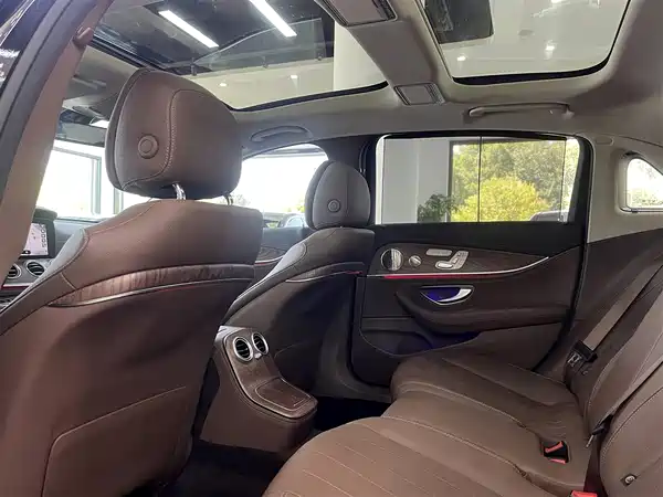 Mercedes-Benz E-Class 2023, фото 9