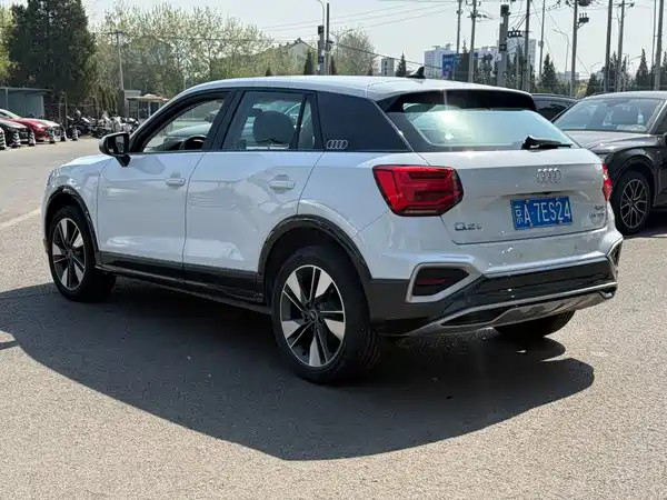 Audi Q2L 2024, фото 3