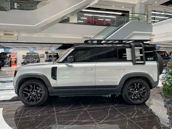 Land Rover Defender 2023, фото 7