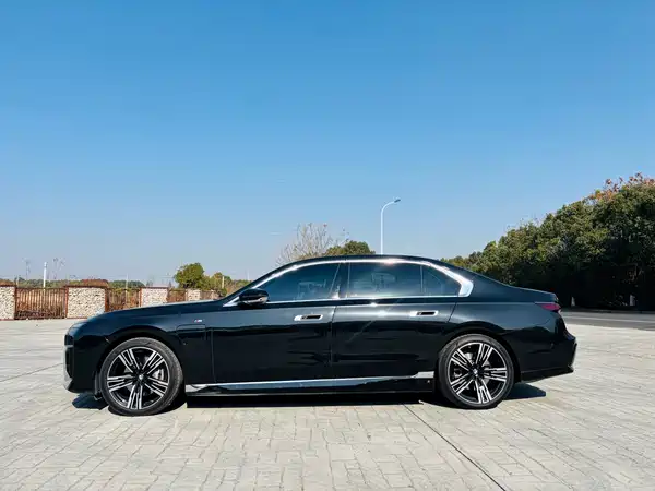 BMW i7 2023, фото 3
