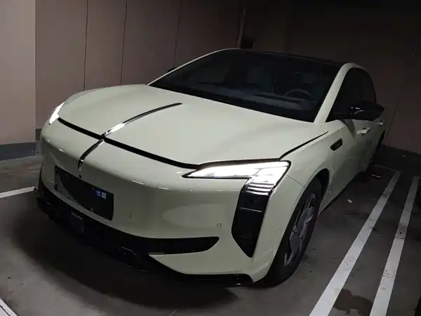 Hongqi EH7 2025
