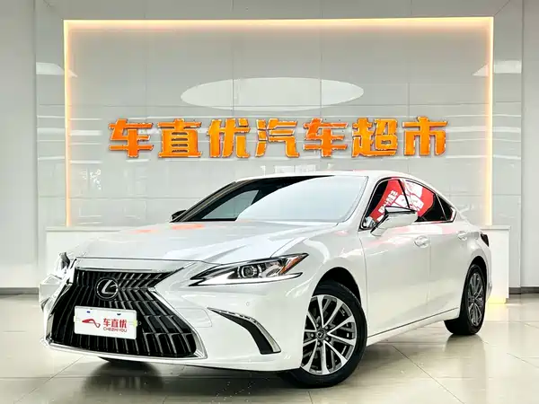 Lexus ES 2022