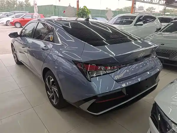 Hyundai Elantra 2023, фото 4
