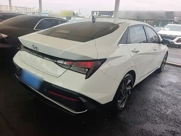Hyundai Elantra 2023, фото 6