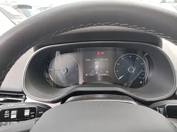 Hongqi E-QM5 2023, фото 15