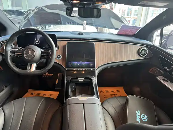 Mercedes-Benz EQE 2022, фото 12
