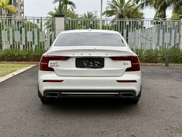 Volvo S60 2022, фото 8