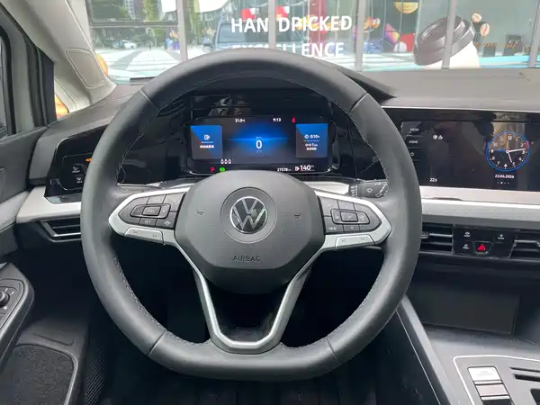 Volkswagen Golf 2023, фото 17