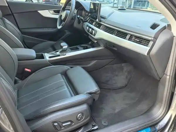 Audi A4L 2023, фото 9