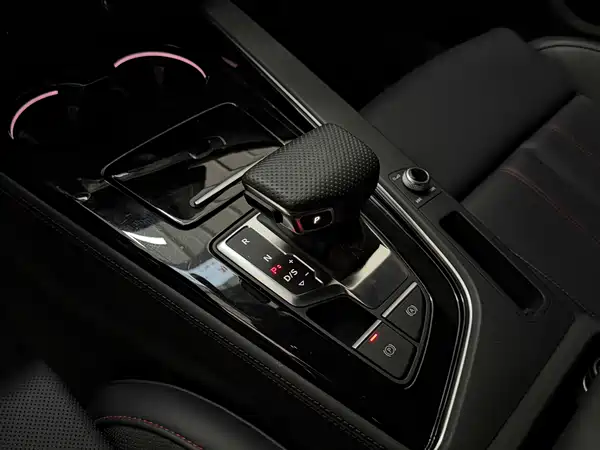 Audi A4L 2025, фото 7