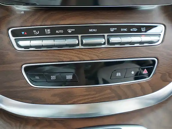 Mercedes-Benz V-Class 2022, фото 10