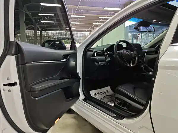 Toyota Camry 2023, фото 7