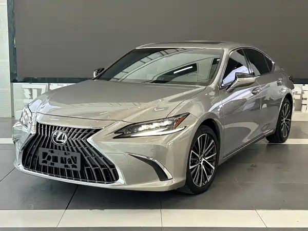 Lexus ES 2022