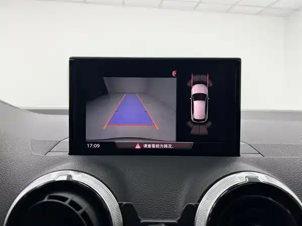 Audi Q2L 2022, фото 21