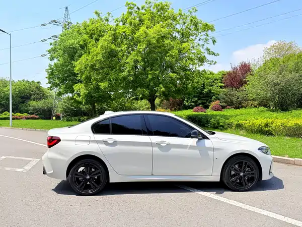 BMW 1 Series 2023, фото 5