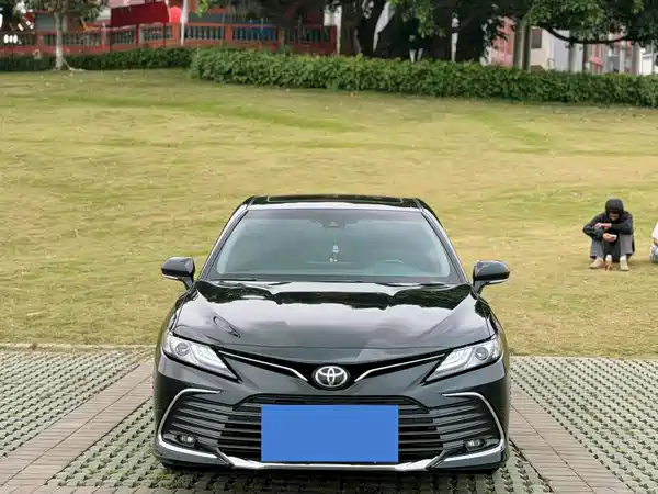 Toyota Camry 2023, фото 2