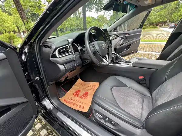 Toyota Camry 2023, фото 12