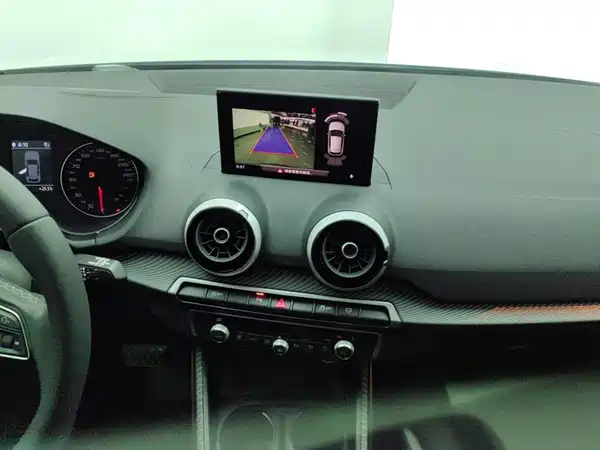 Audi Q2L 2023, фото 13