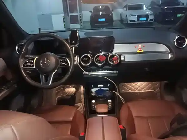 Mercedes-Benz GLB 2023, фото 9