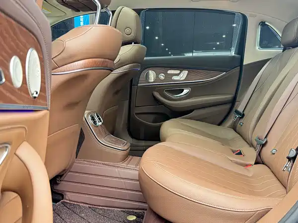 Mercedes-Benz E-Class 2023, фото 16