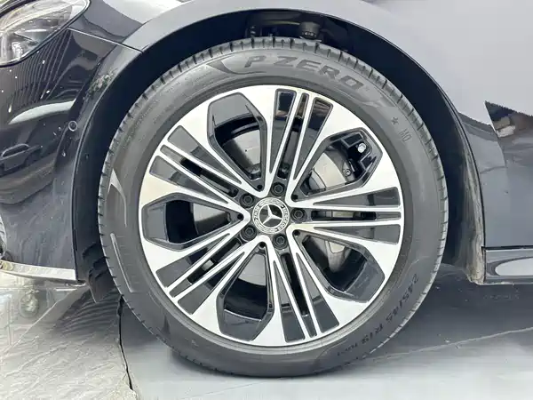 Mercedes-Benz E-Class 2025, фото 24