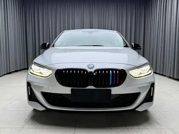 BMW 1 Series 2023, фото 3