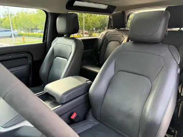 Land Rover Defender 2023, фото 5