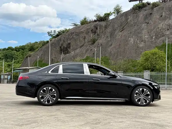 Mercedes-Benz E-Class 2025, фото 7