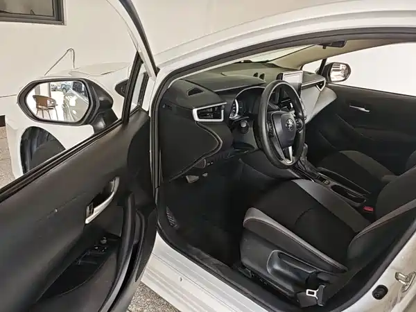 Toyota Corolla 2023, фото 15