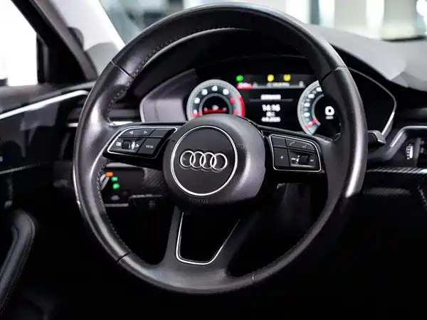 Audi A4L 2022, фото 13