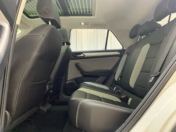 Volkswagen T-ROC 2023, фото 9