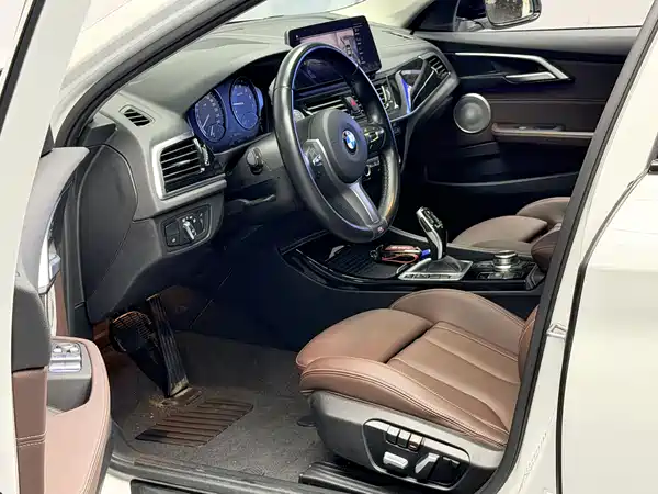 BMW 1 Series 2023, фото 9