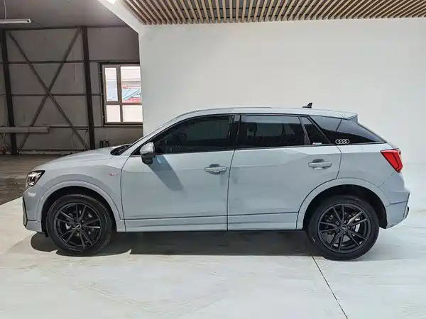 Audi Q2L 2023, фото 6