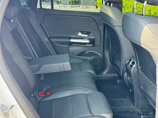 Mercedes-Benz EQA 2023, фото 17