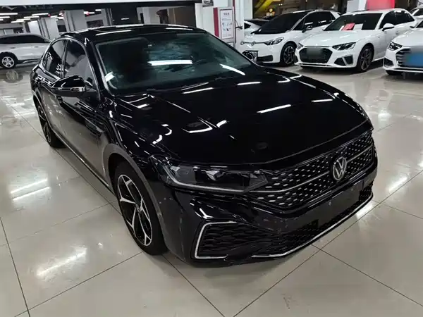 Volkswagen Passat 2023, фото 3