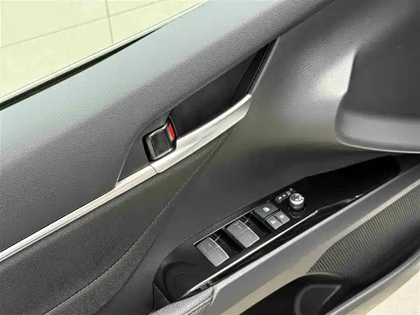 Toyota Camry 2023, фото 18