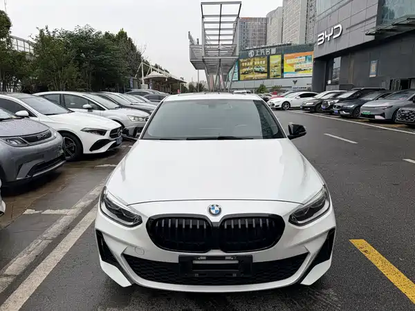 BMW 1 Series 2022, фото 2