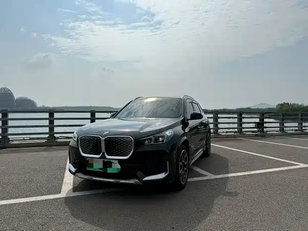 BMW iX1 2023